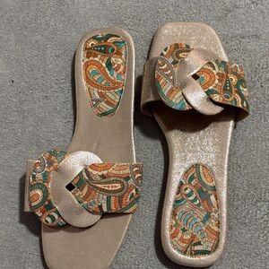 Chic Patterned Slide Sandals in Gold and Tan